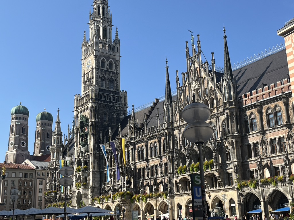 Marienplatz with the Neues Rathaus and the towers of the Frauenkirche under a blue sky